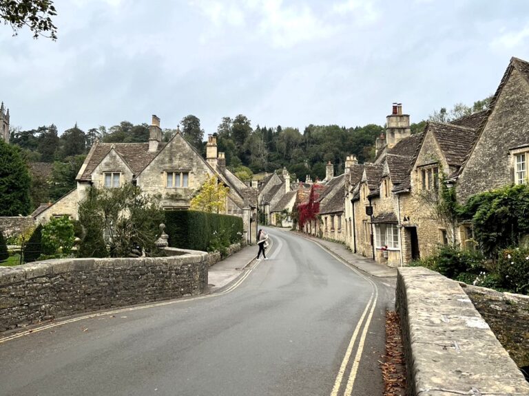 RoamingXplorer at Castle Combe