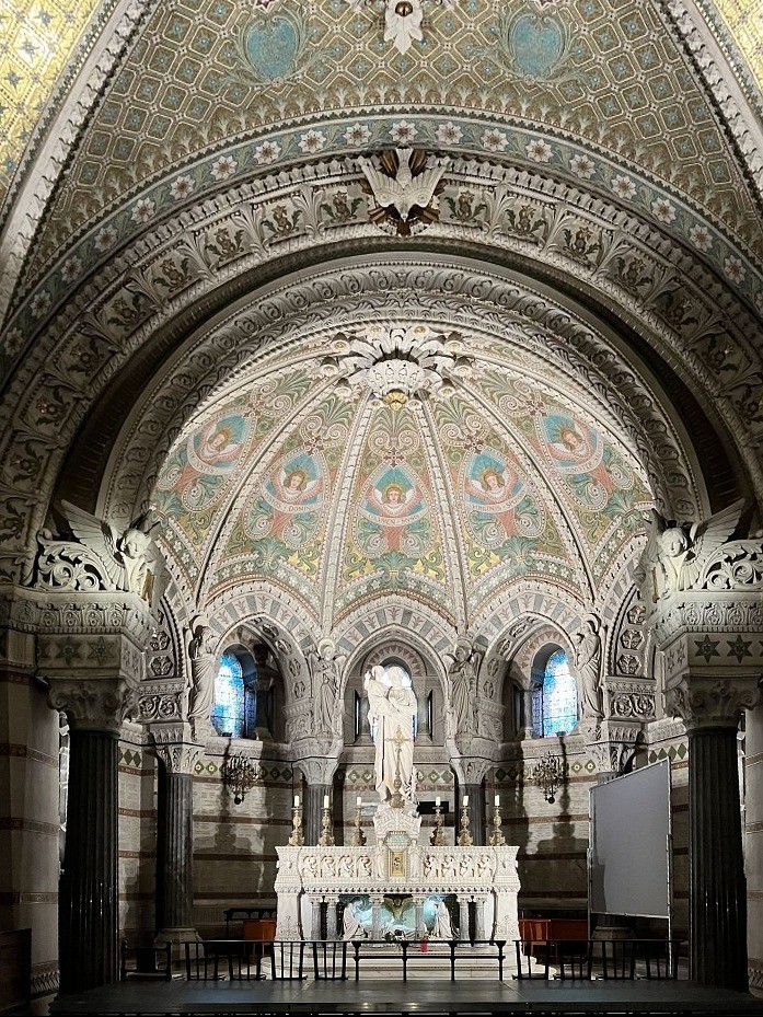 RoamingXplorer in the Basilica of Notre Dame France